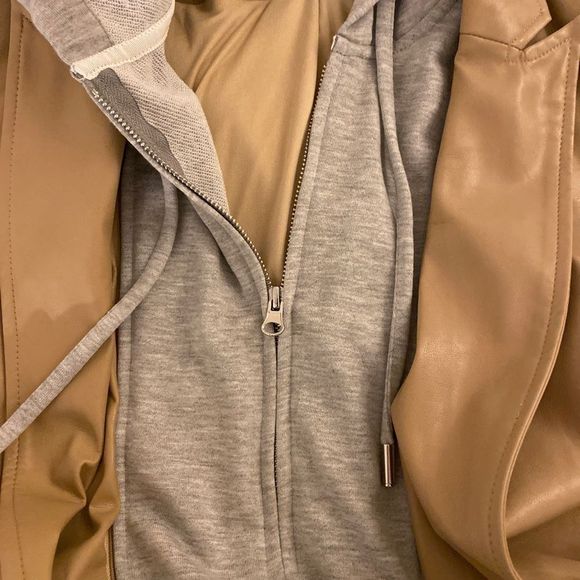 Evereve Vegan blazer -S tan , gray sweatshirt insert , NWT , - Picture 3 of 5